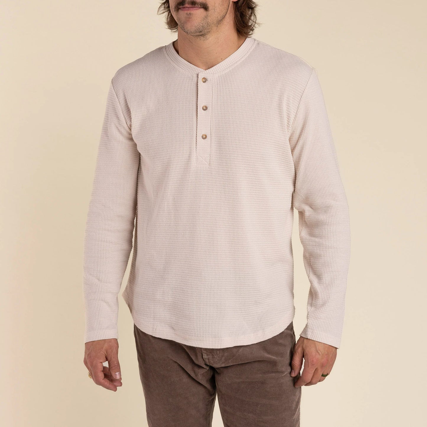 The Maverick Henley in Vintage White | Sendero